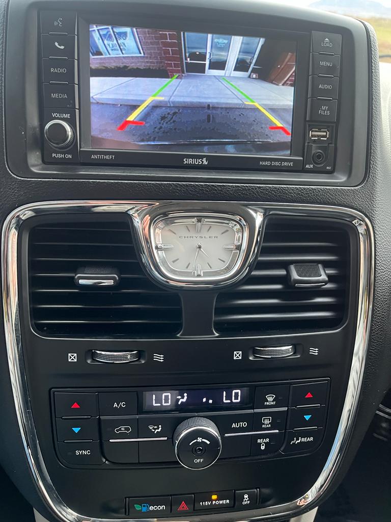 2014 Chrysler Town & Country Touring Minivan 4D