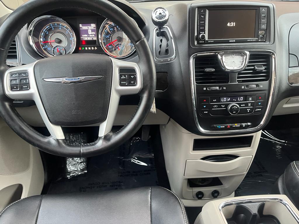 2014 Chrysler Town & Country Touring Minivan 4D