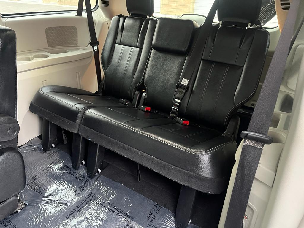 2014 Chrysler Town & Country Touring Minivan 4D