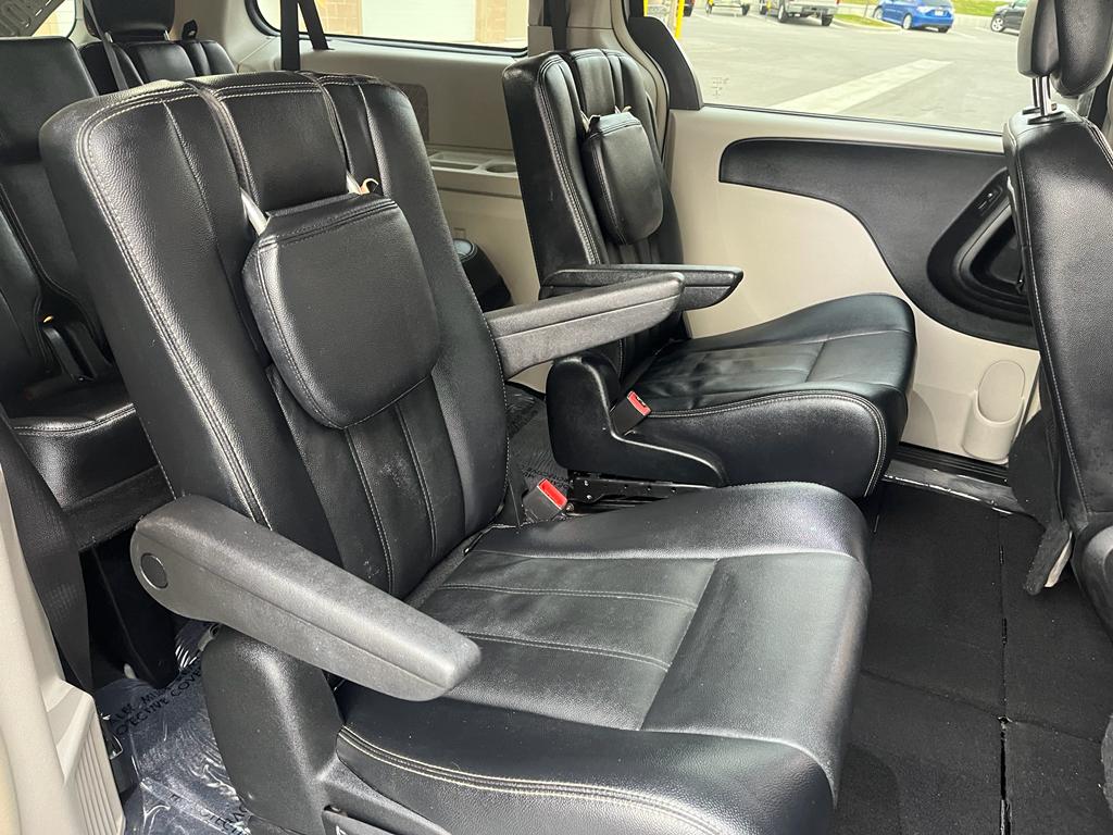 2014 Chrysler Town & Country Touring Minivan 4D