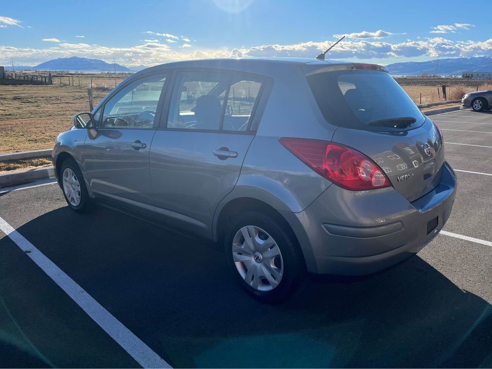 2011 Nissan Versa S Hatchback 4D