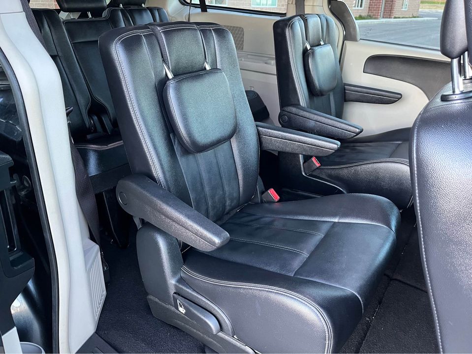 2014 Chrysler Town & Country Touring