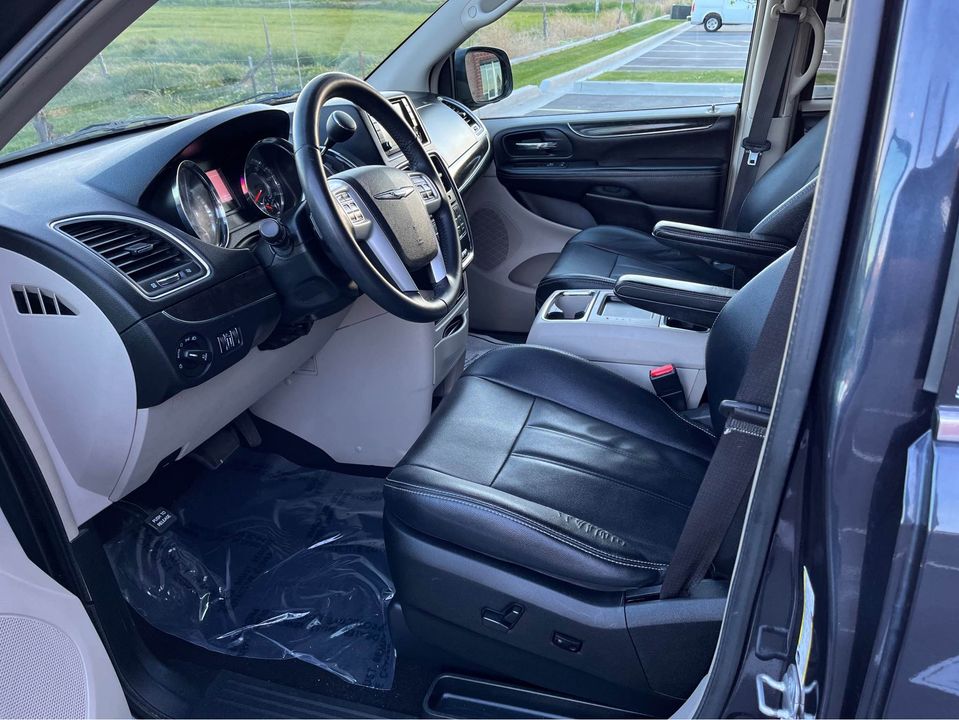 2014 Chrysler Town & Country Touring