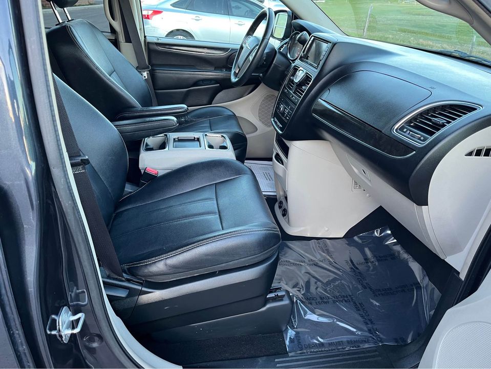 2014 Chrysler Town & Country Touring