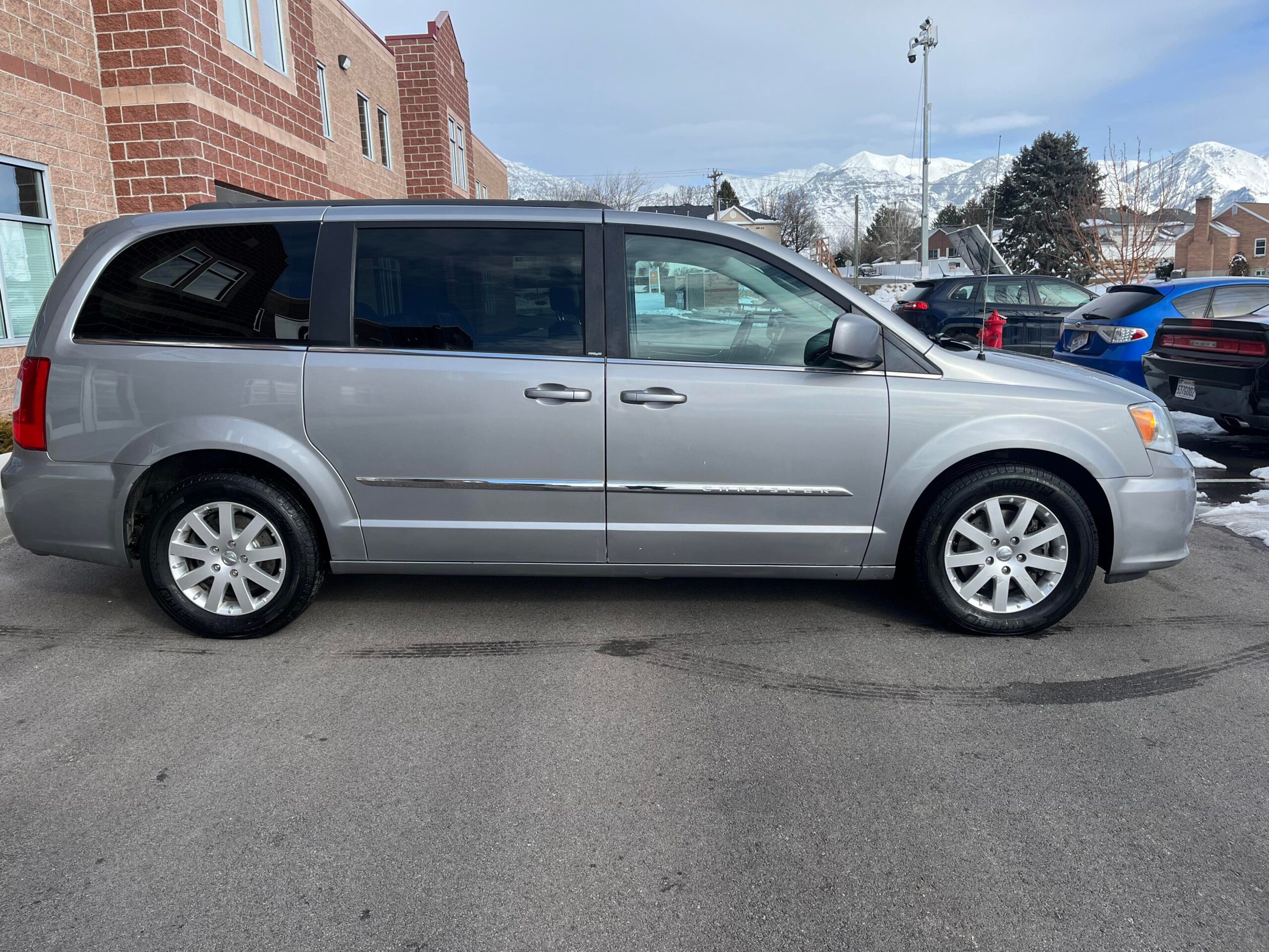 2013 Chrysler Town & Country Touring Minivan 4D