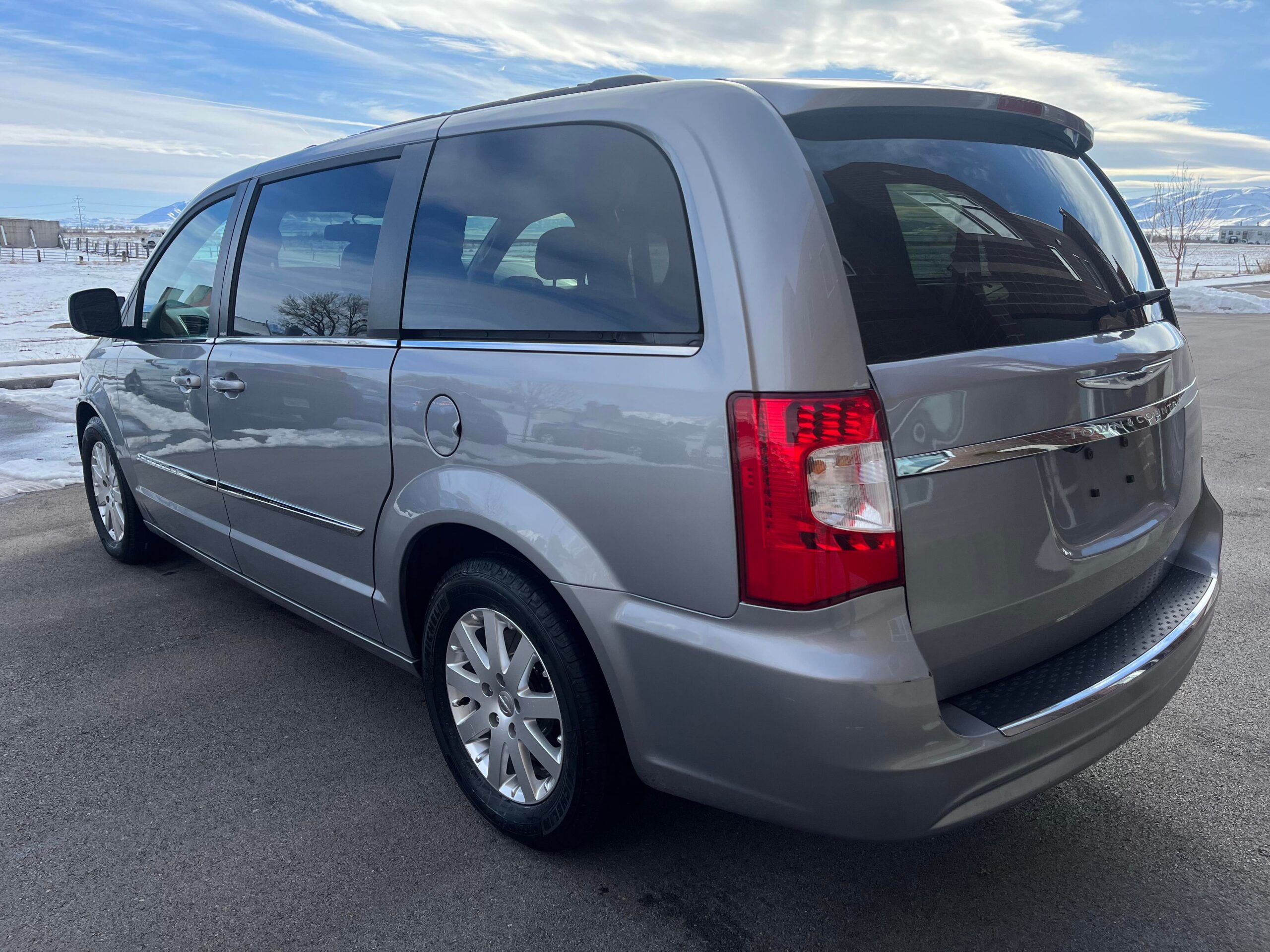 2013 Chrysler Town & Country Touring Minivan 4D
