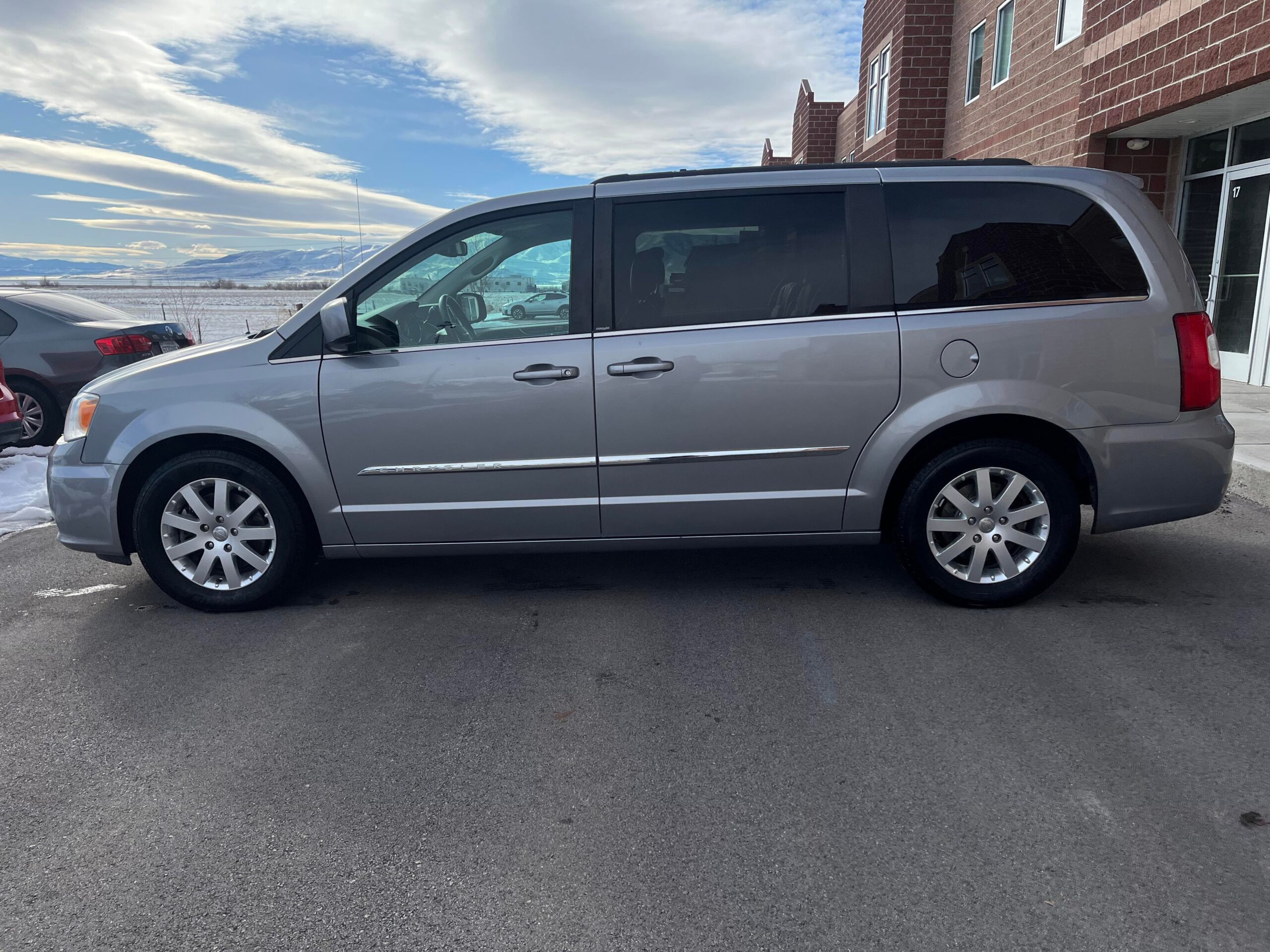 2013 Chrysler Town & Country Touring Minivan 4D