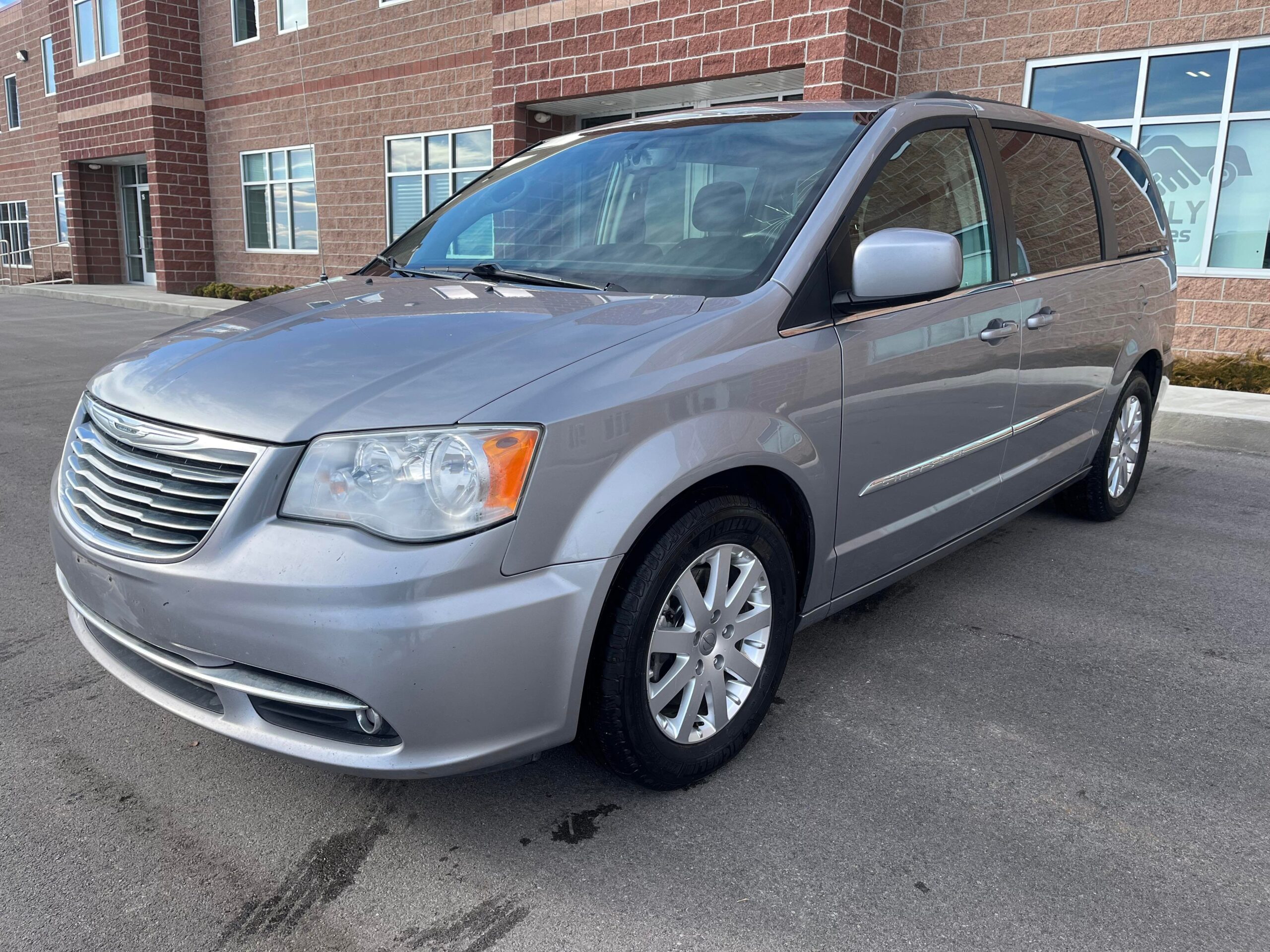 2013 Chrysler Town & Country Touring Minivan 4D