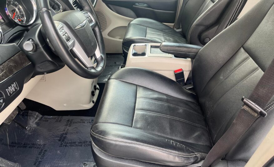 2013 Chrysler Town & Country Touring Minivan 4D