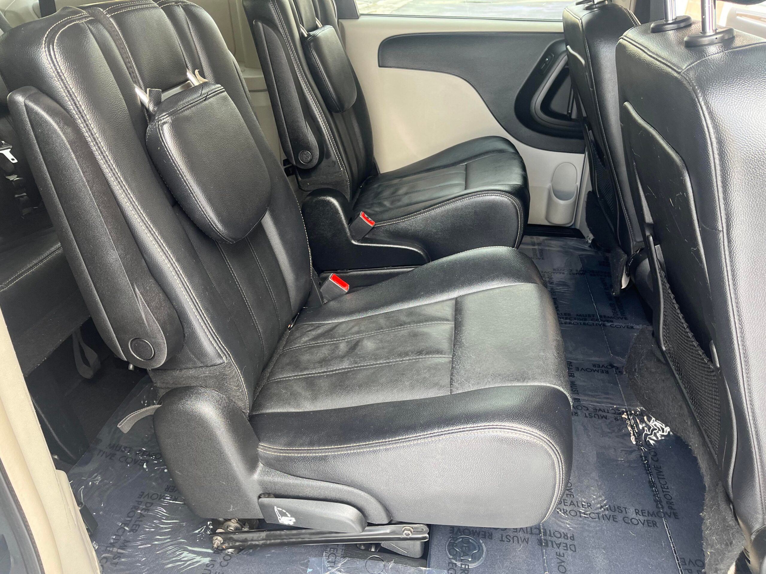 2013 Chrysler Town & Country Touring Minivan 4D