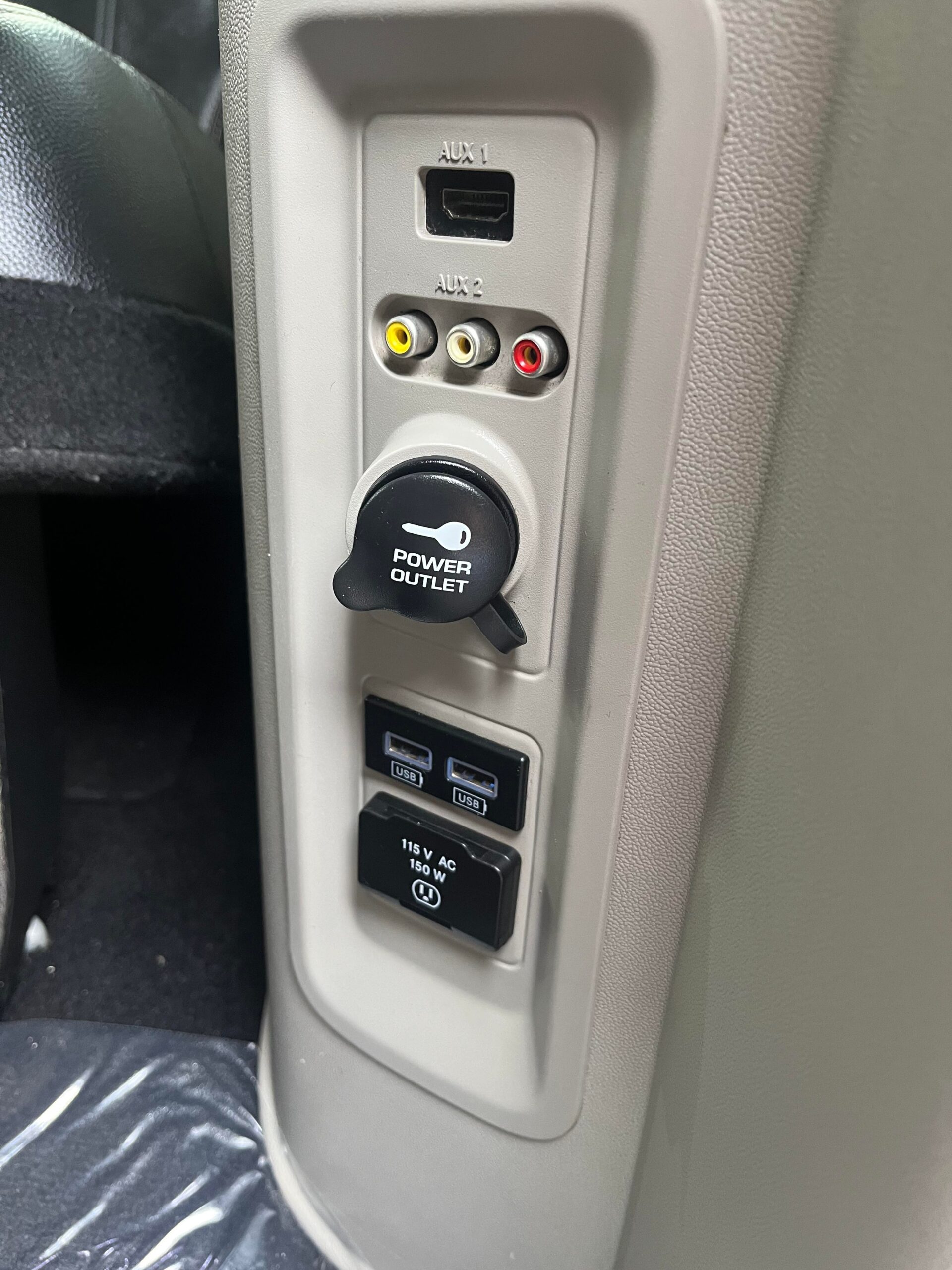 2013 Chrysler Town & Country Touring Minivan 4D