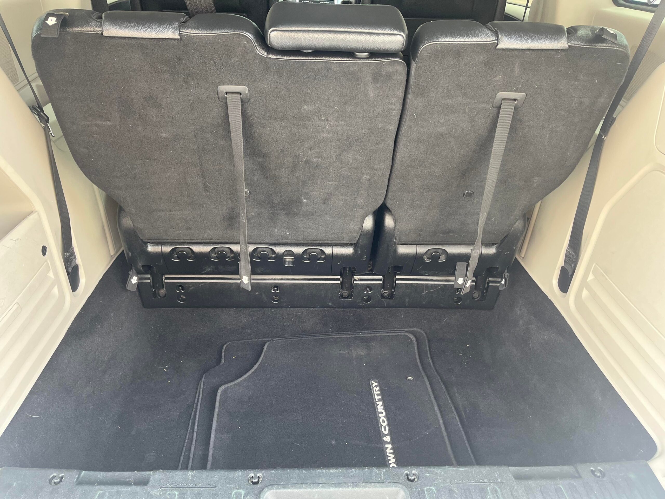 2013 Chrysler Town & Country Touring Minivan 4D