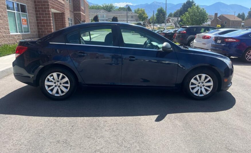 2011 Chevrolet Cruze LS Sedan 4D