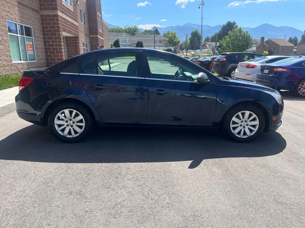 2011 Chevrolet Cruze LS Sedan 4D