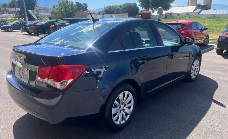 2011 Chevrolet Cruze LS Sedan 4D