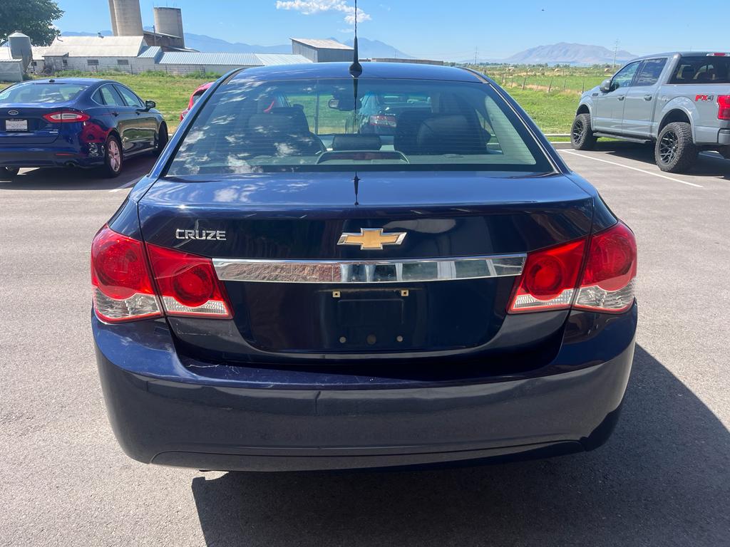 2011 Chevrolet Cruze LS Sedan 4D