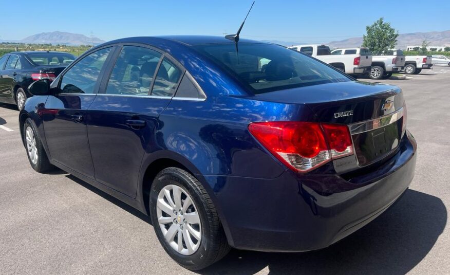 2011 Chevrolet Cruze LS Sedan 4D