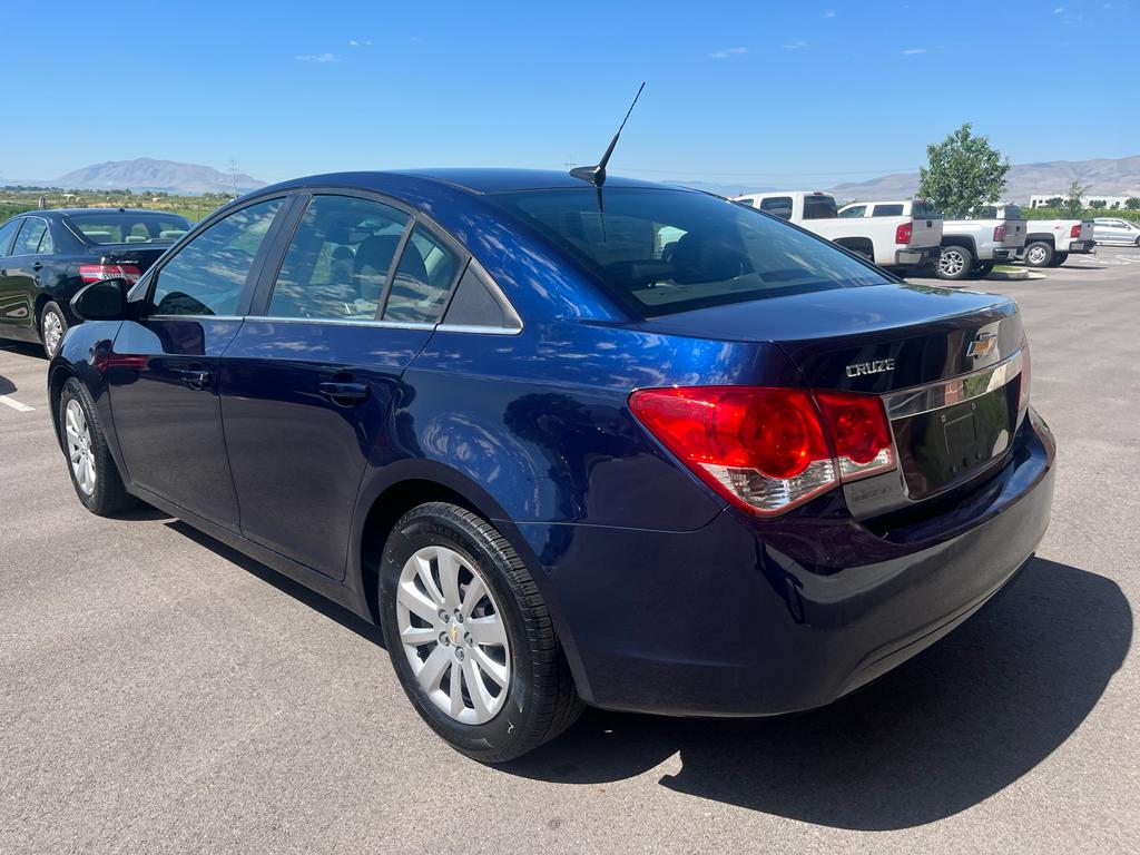 2011 Chevrolet Cruze LS Sedan 4D