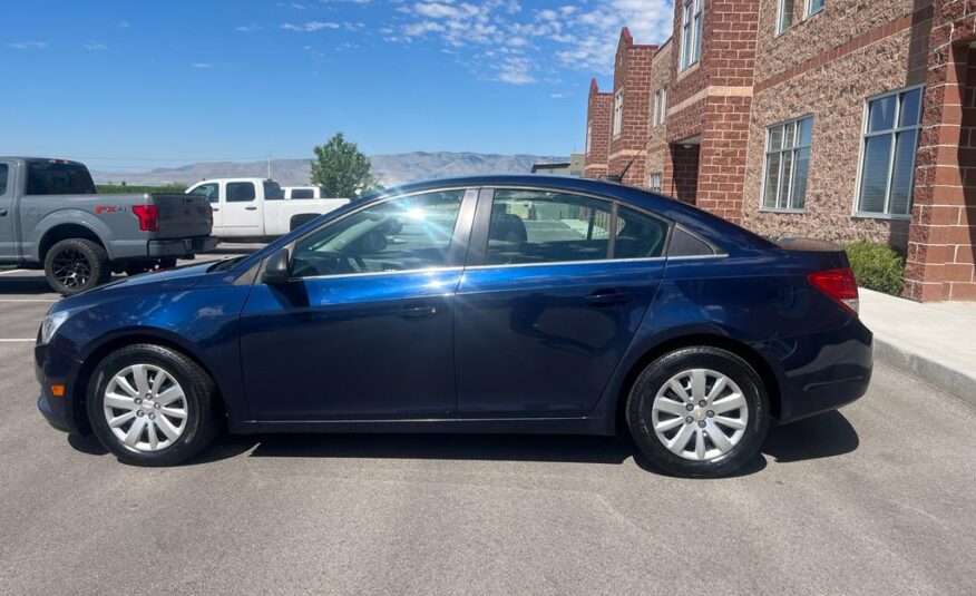 2011 Chevrolet Cruze LS Sedan 4D