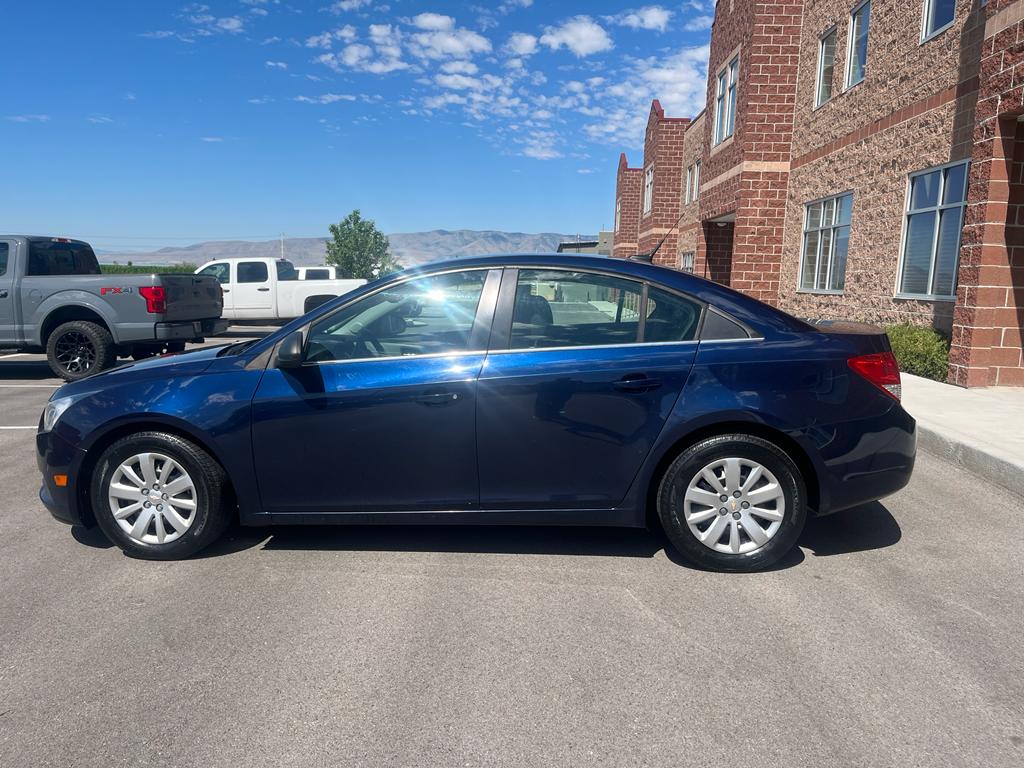 2011 Chevrolet Cruze LS Sedan 4D