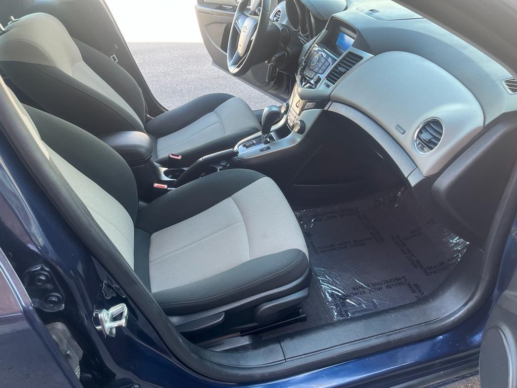 2011 Chevrolet Cruze LS Sedan 4D