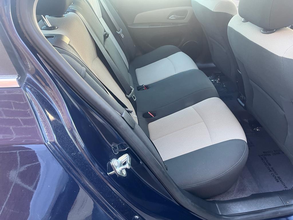 2011 Chevrolet Cruze LS Sedan 4D