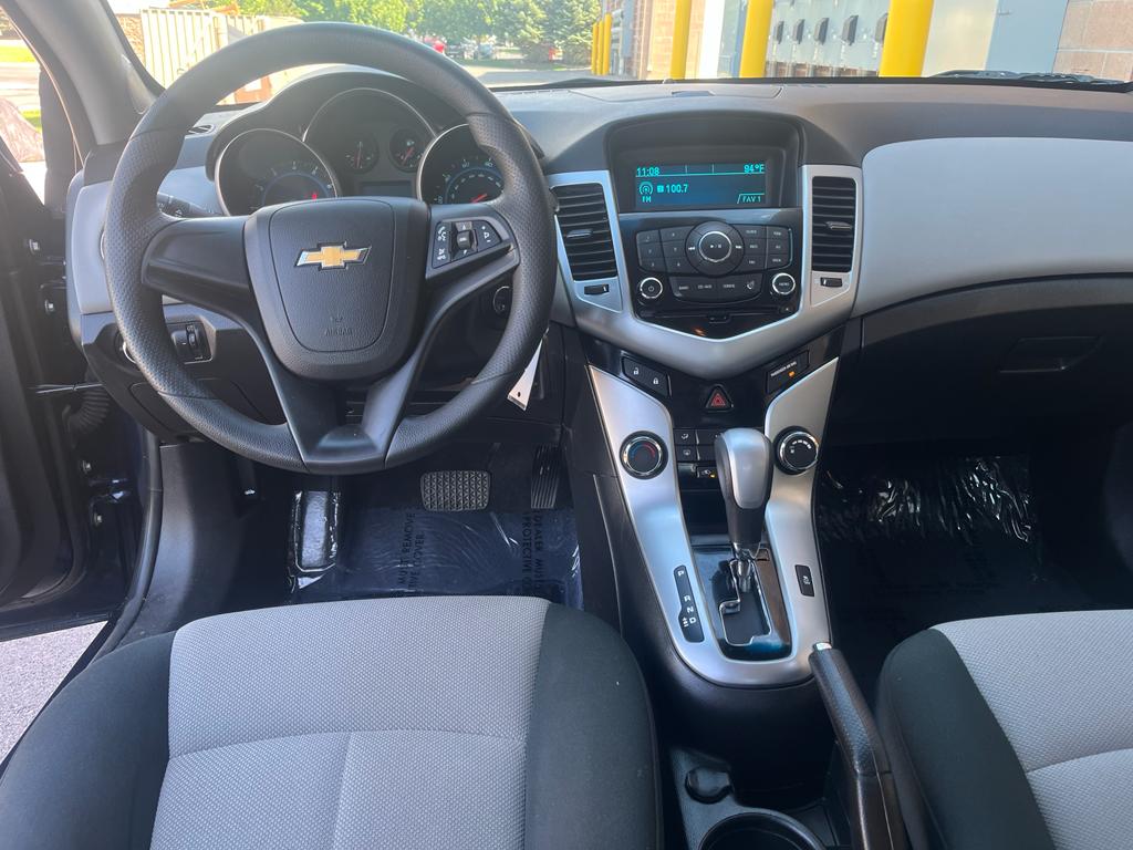 2011 Chevrolet Cruze LS Sedan 4D