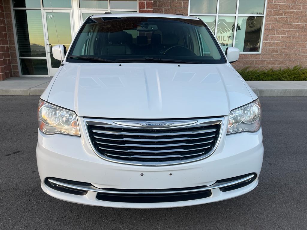 2016 Chrysler Town & Country Touring Minivan 4D
