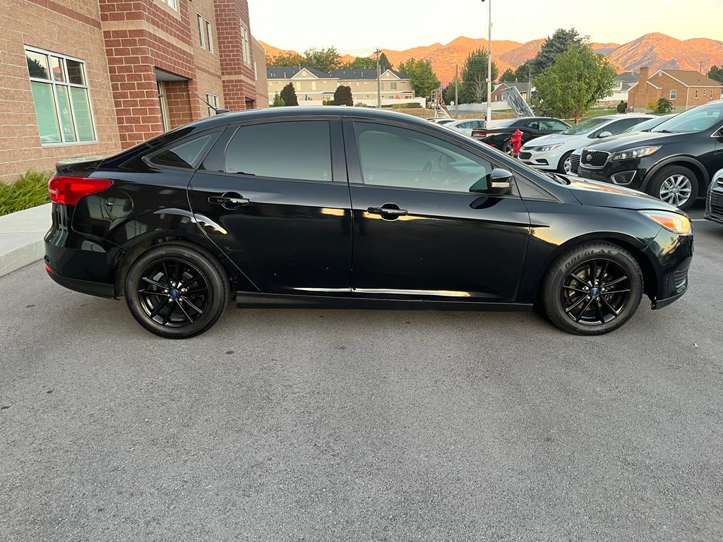 2017 Ford Focus SE Sedan 4D