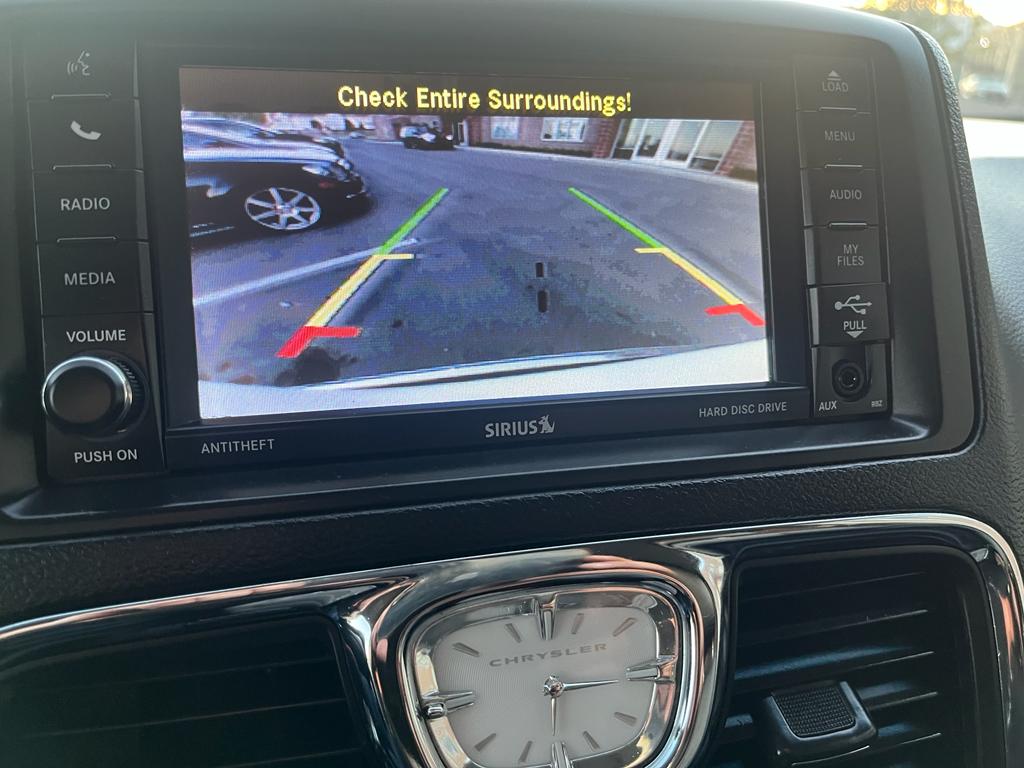 2016 Chrysler Town & Country Touring Minivan 4D