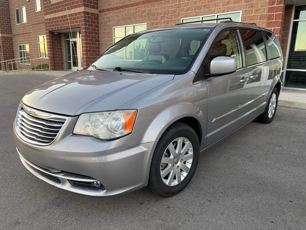2014 Chrysler Town & Country Touring Minivan 4D