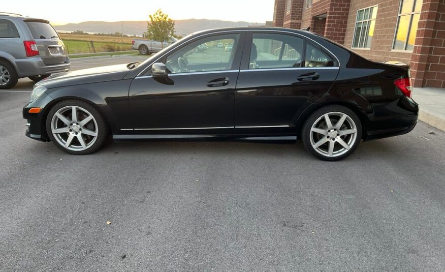 2013 Mercedes-Benz C-Class C 300 4MATIC Luxury Sedan 4D