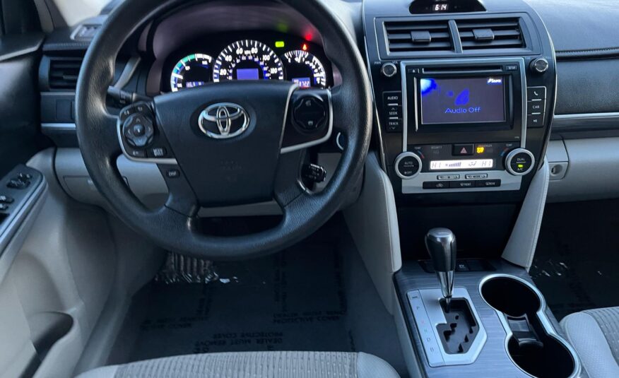 2014 Toyota Camry Hybrid LE Sedan 4D