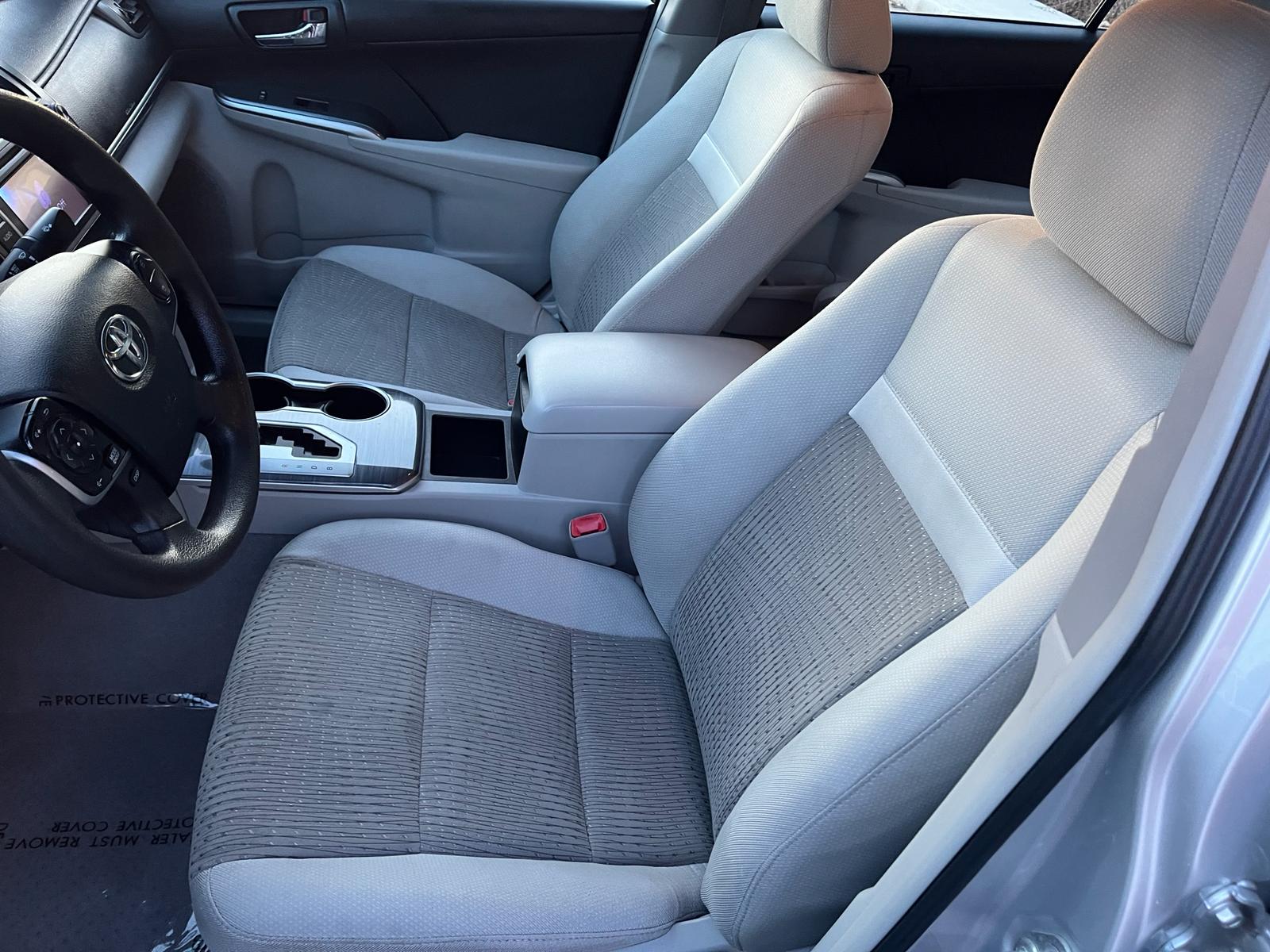 2014 Toyota Camry Hybrid LE Sedan 4D