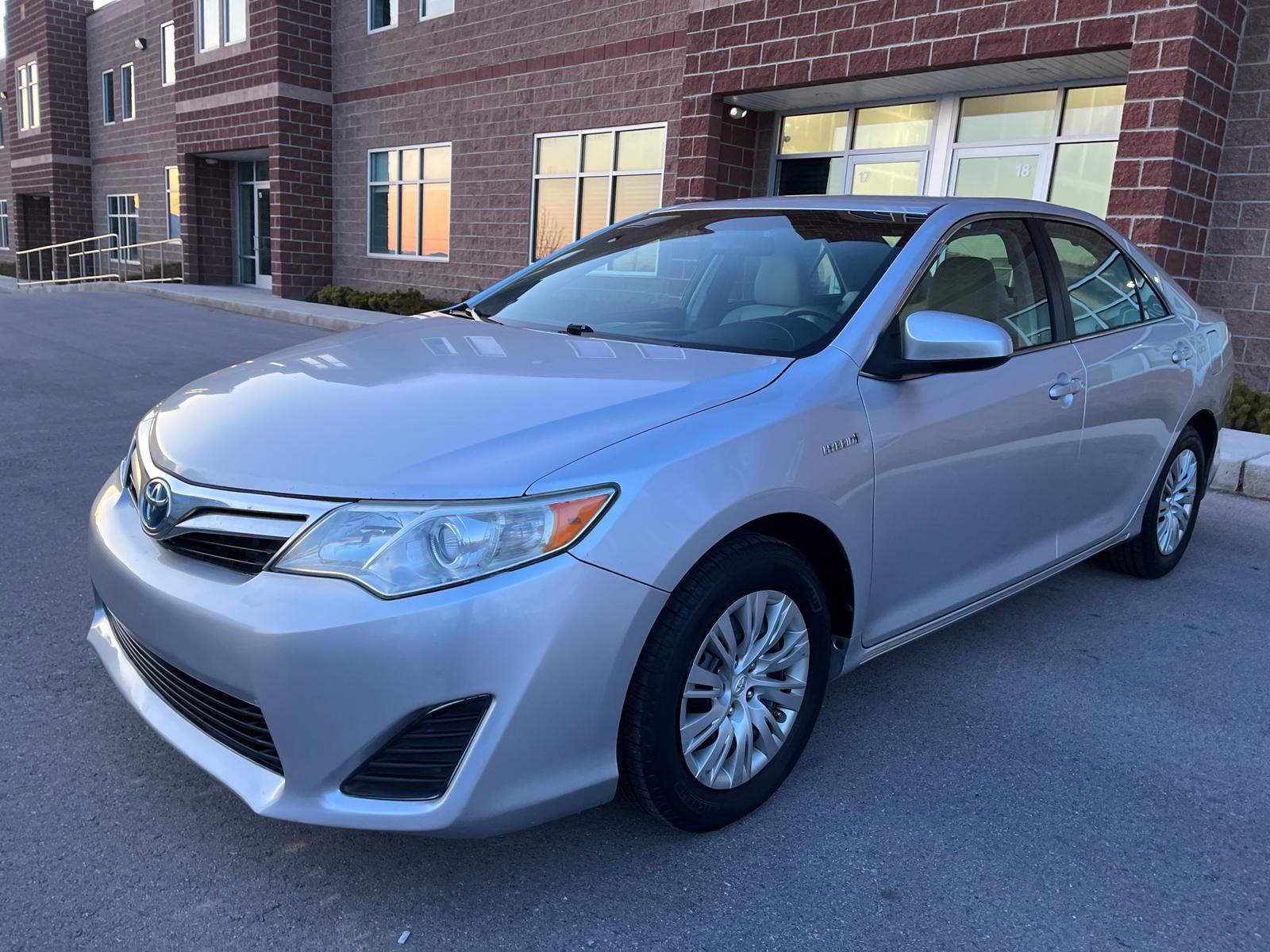 2014 Toyota Camry Hybrid LE Sedan 4D