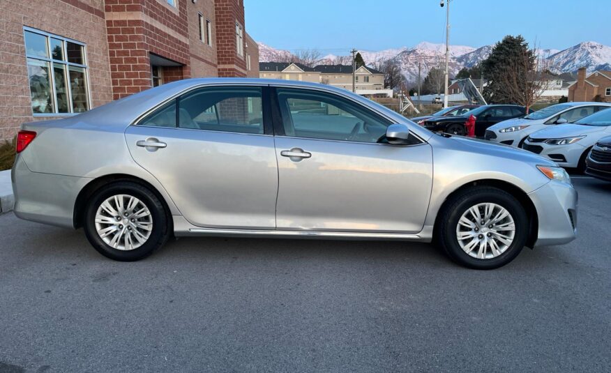 2014 Toyota Camry Hybrid LE Sedan 4D