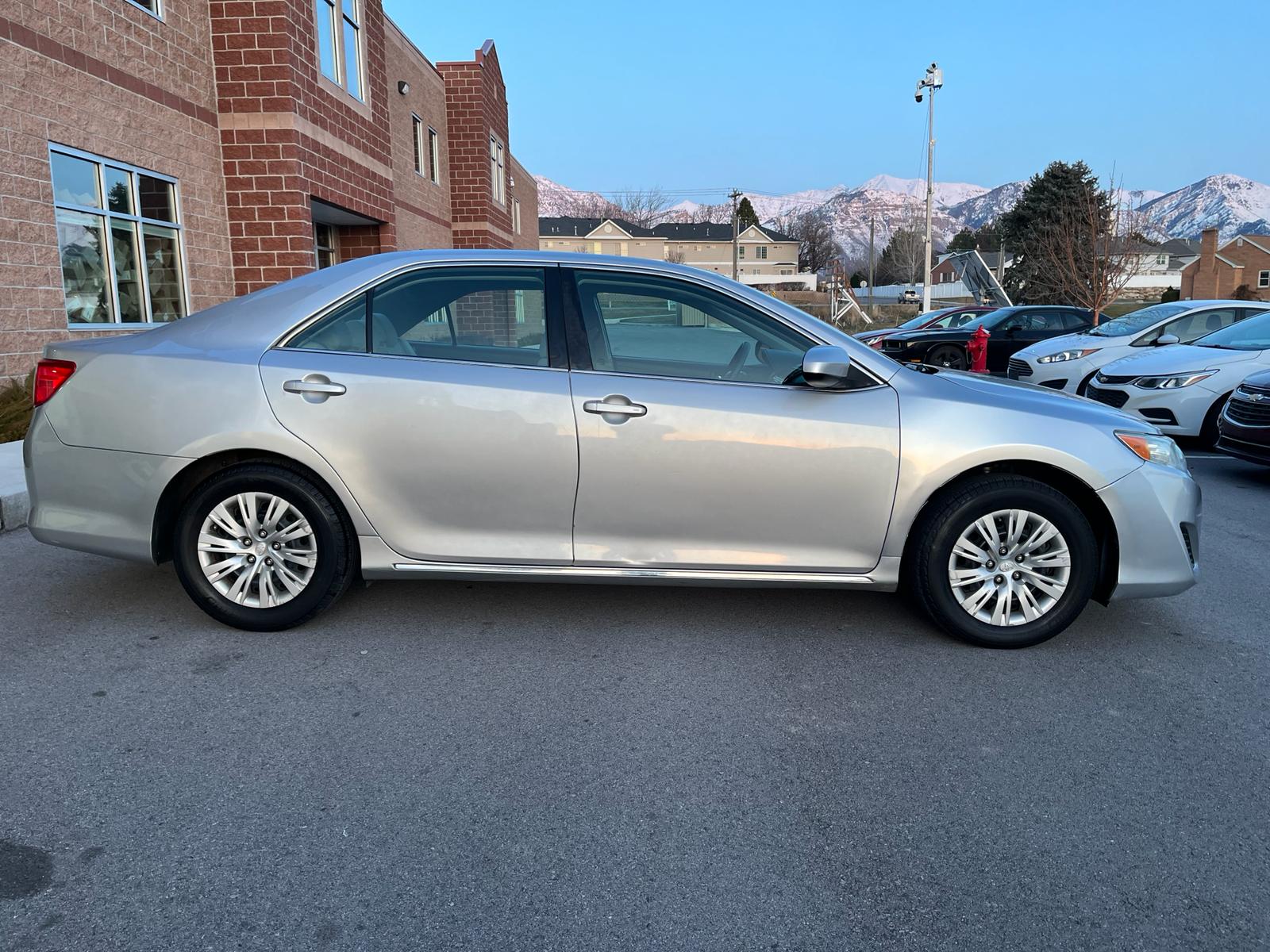 2014 Toyota Camry Hybrid LE Sedan 4D