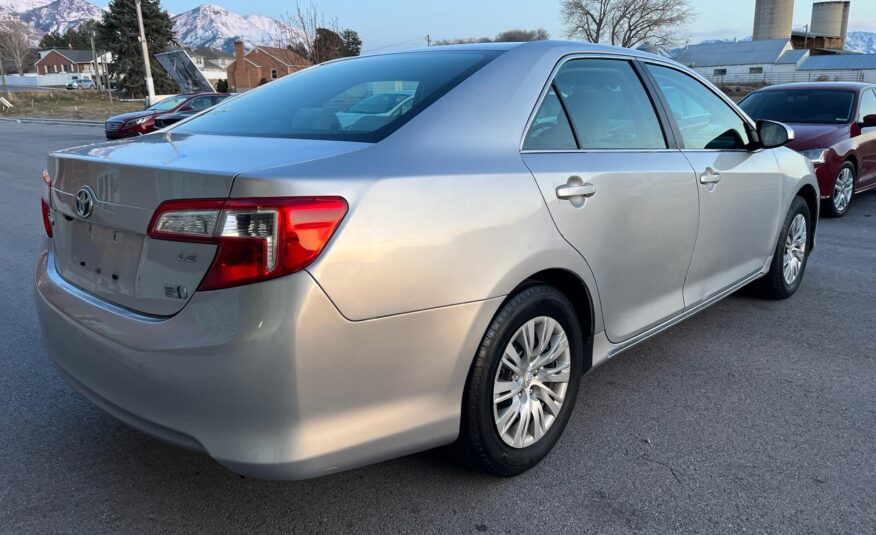 2014 Toyota Camry Hybrid LE Sedan 4D