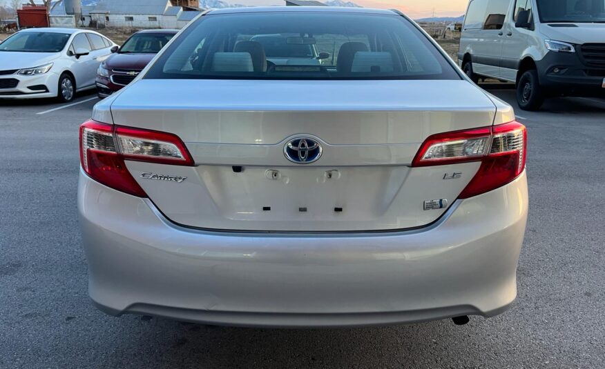 2014 Toyota Camry Hybrid LE Sedan 4D