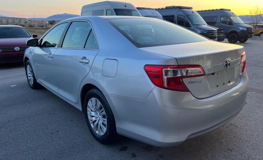 2014 Toyota Camry Hybrid LE Sedan 4D