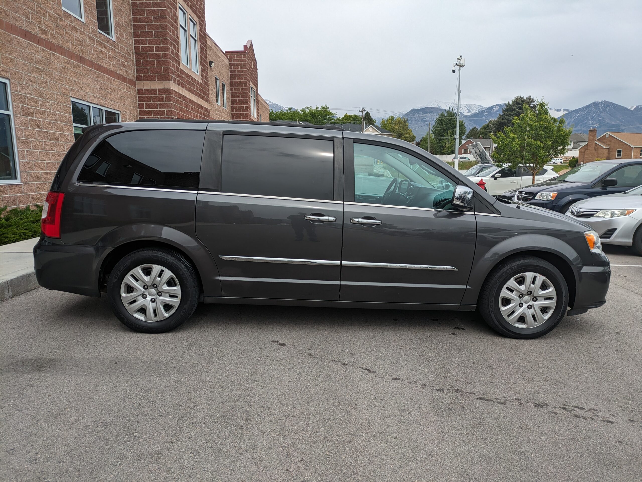 2016 Chrysler Town & Country Anniversary Edition Minivan 4D
