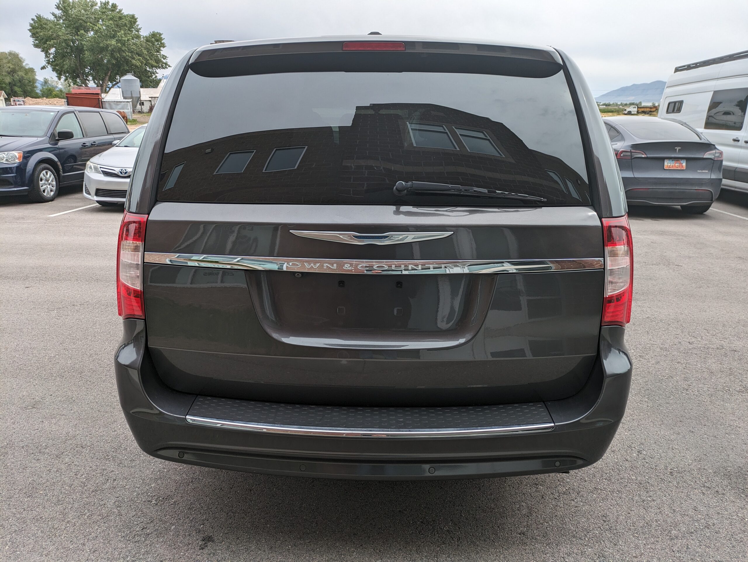 2016 Chrysler Town & Country Anniversary Edition Minivan 4D