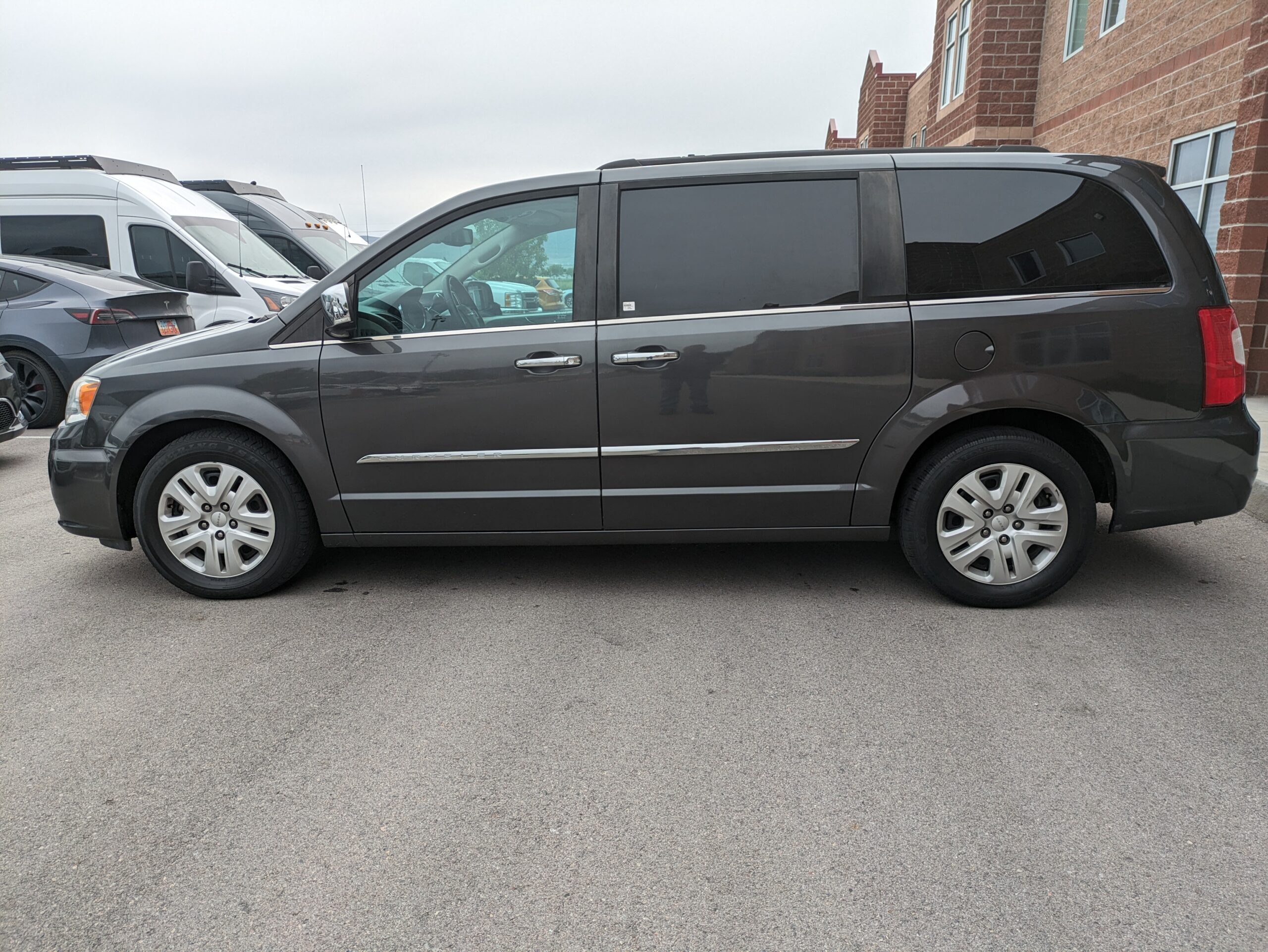 2016 Chrysler Town & Country Anniversary Edition Minivan 4D