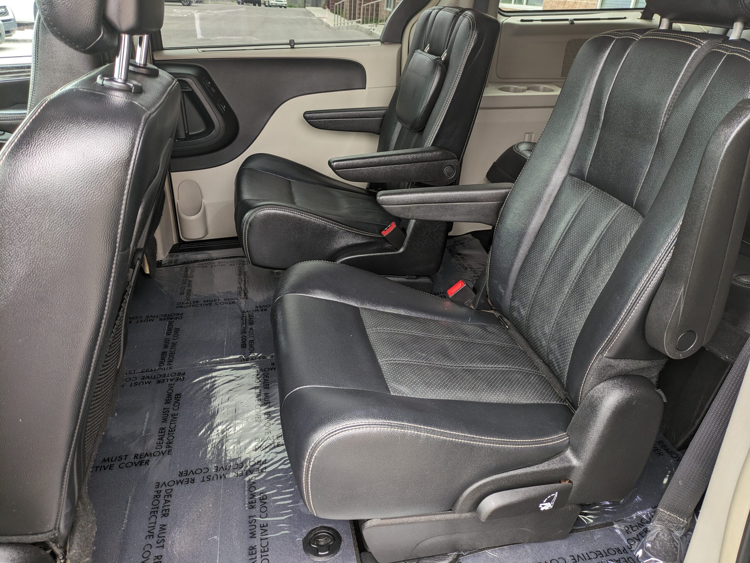 2016 Chrysler Town & Country Anniversary Edition Minivan 4D