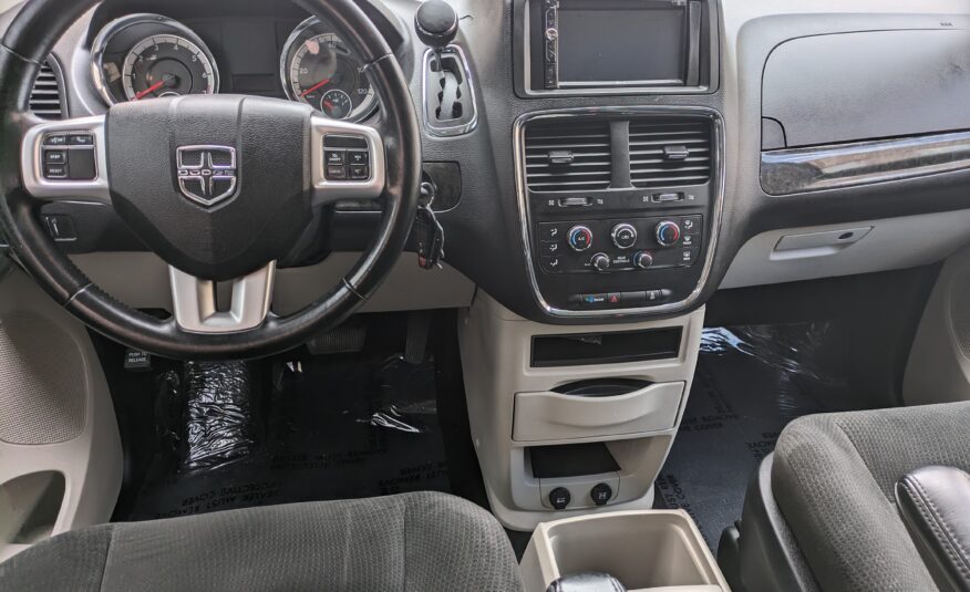 2015 Dodge Grand Caravan Passenger SE Plus Minivan 4D