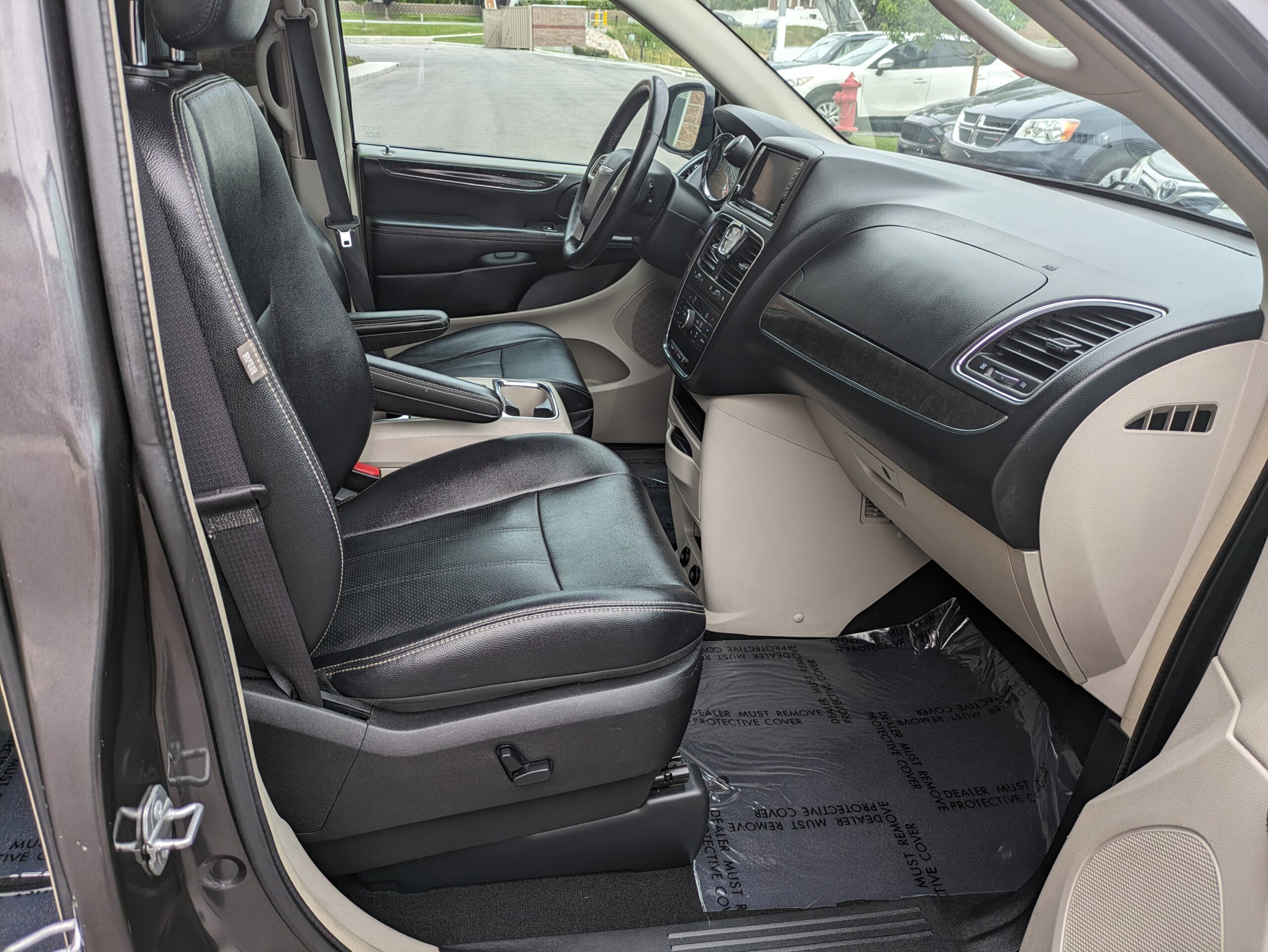 2016 Chrysler Town & Country Anniversary Edition Minivan 4D