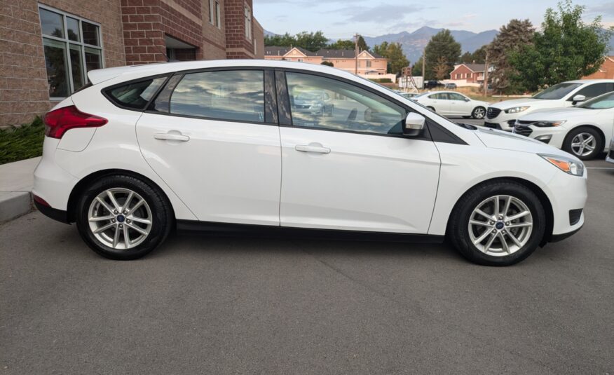 2016 Ford Focus SE Hatchback 4D