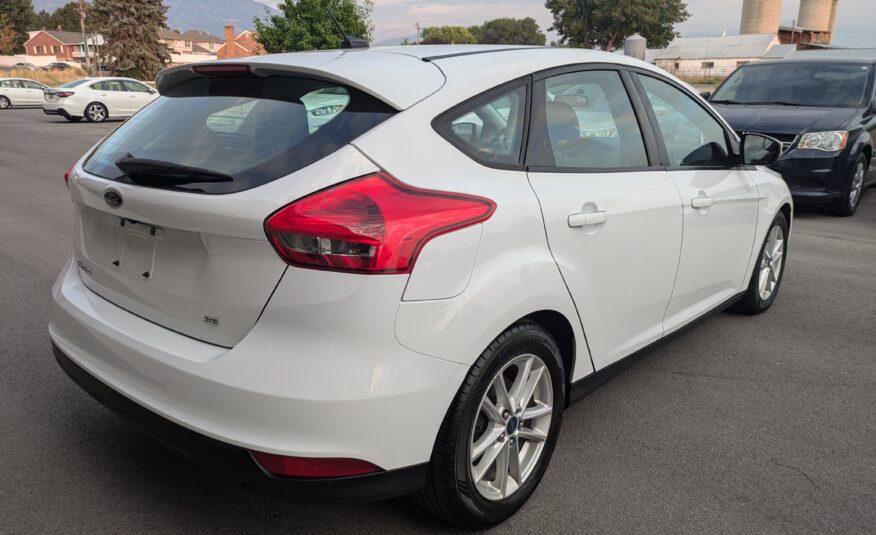 2016 Ford Focus SE Hatchback 4D