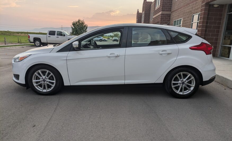 2016 Ford Focus SE Hatchback 4D