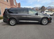 2017 Chrysler Pacifica Touring-L Minivan 4D